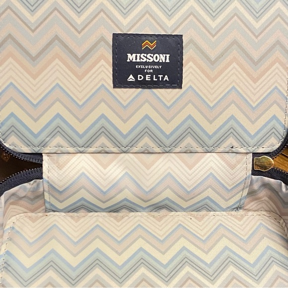 Missoni For Delta Case Only Amenity Blue Logo Zip Around Case. - Picture 4 of 4